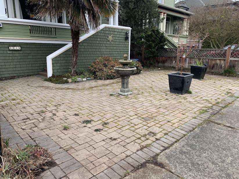 Residential entrance paving before restoration